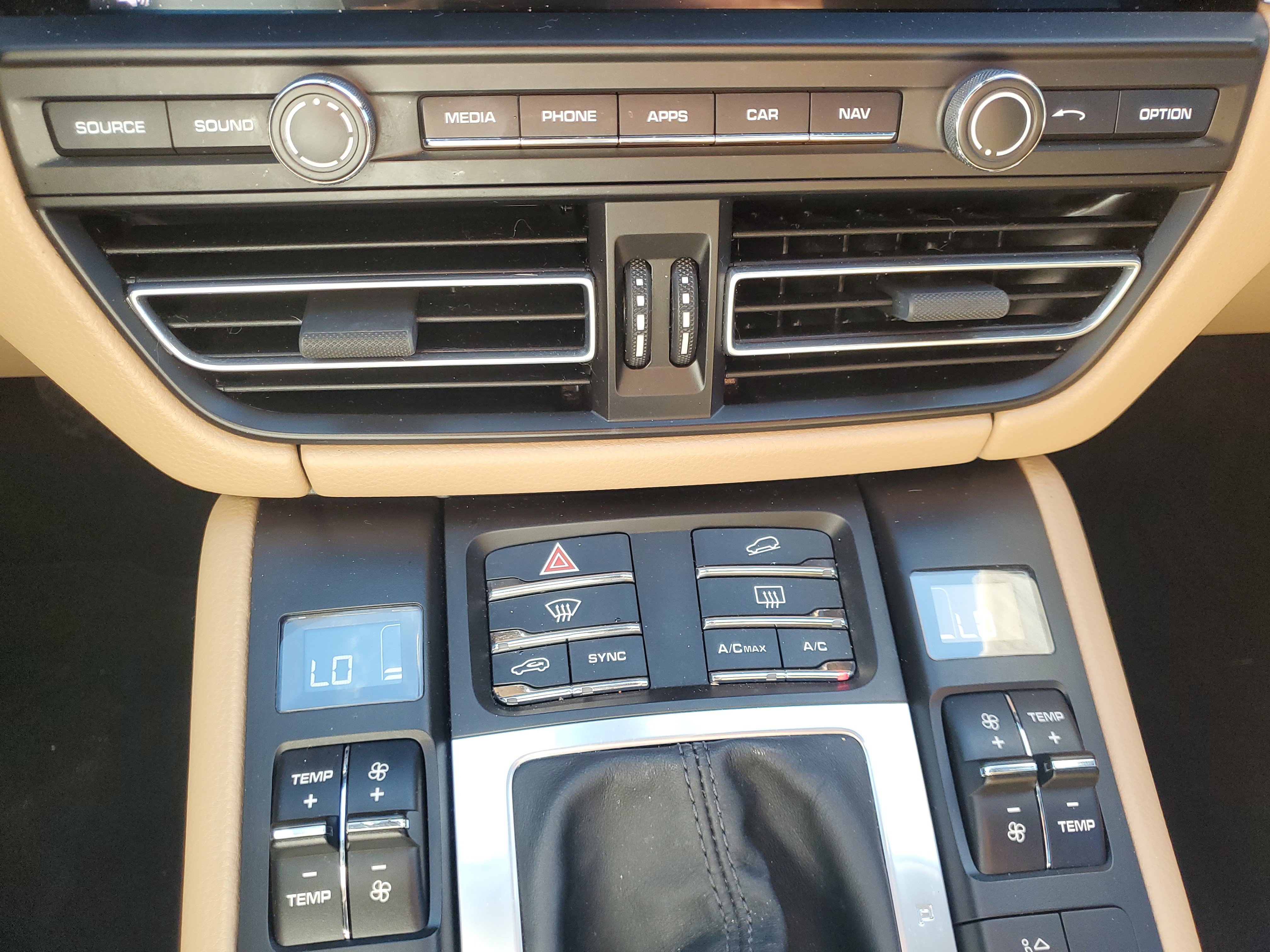 Used 2021 Porsche Macan image 26