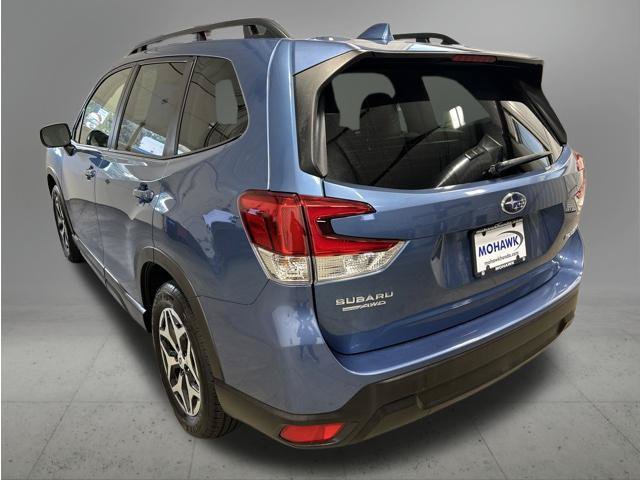 Used 2023 Subaru Forester Premium AWD/4WD image 3
