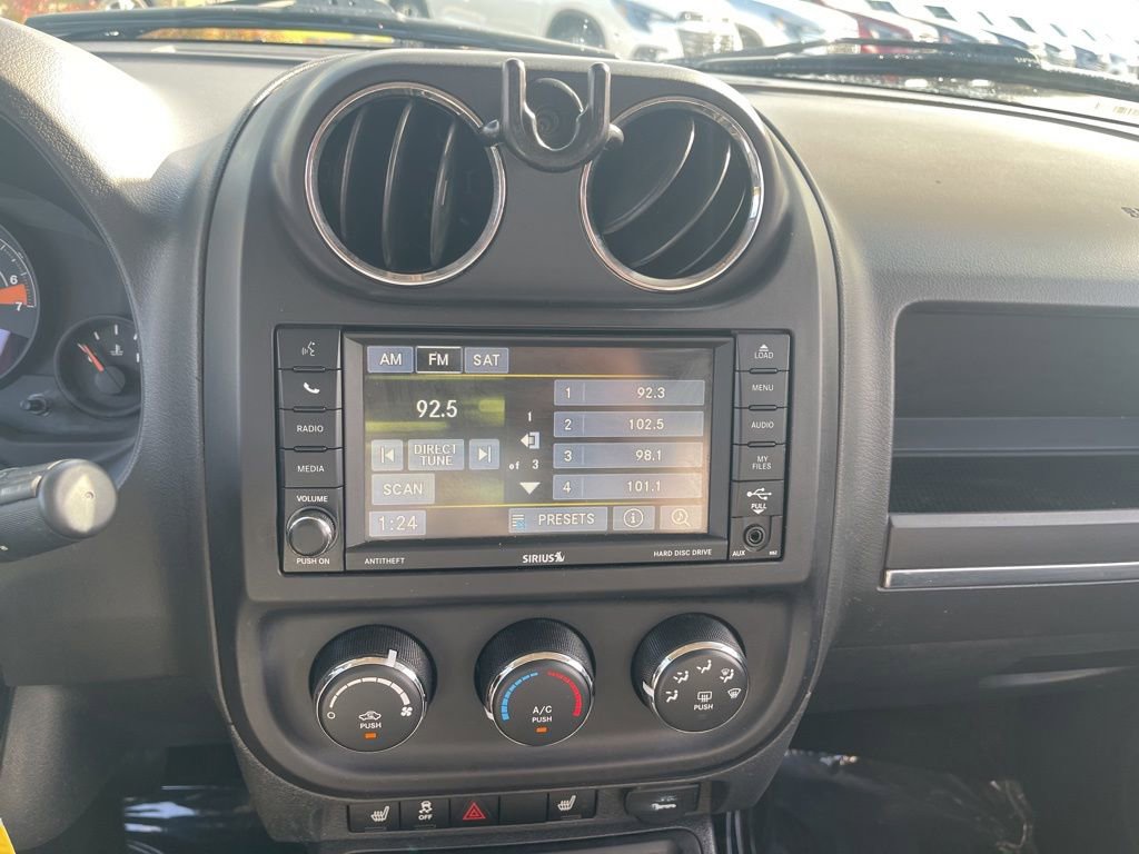Used 2015 Jeep Patriot Latitude FWD image 13