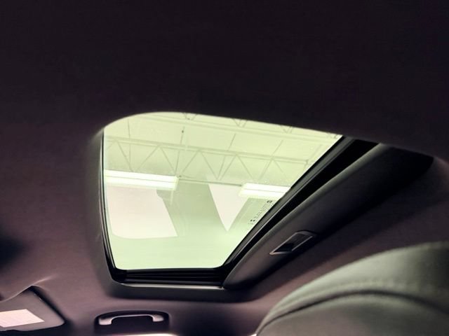 Certified 2024 Chevrolet Trax RS w/ Sunroof Package FWD image 17