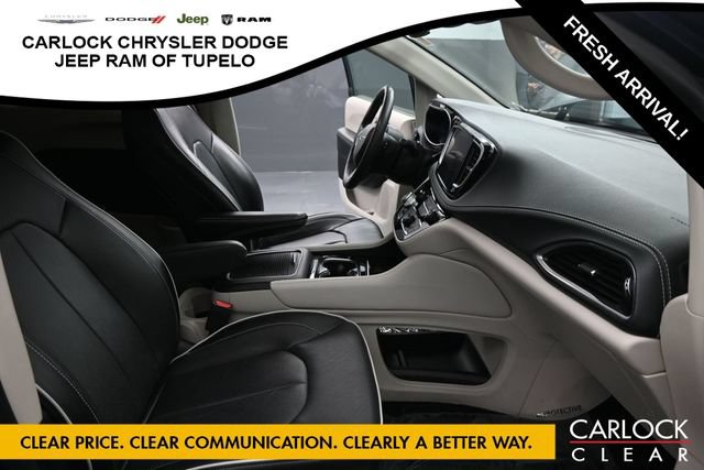 Used 2023 Chrysler Pacifica Limited FWD image 35