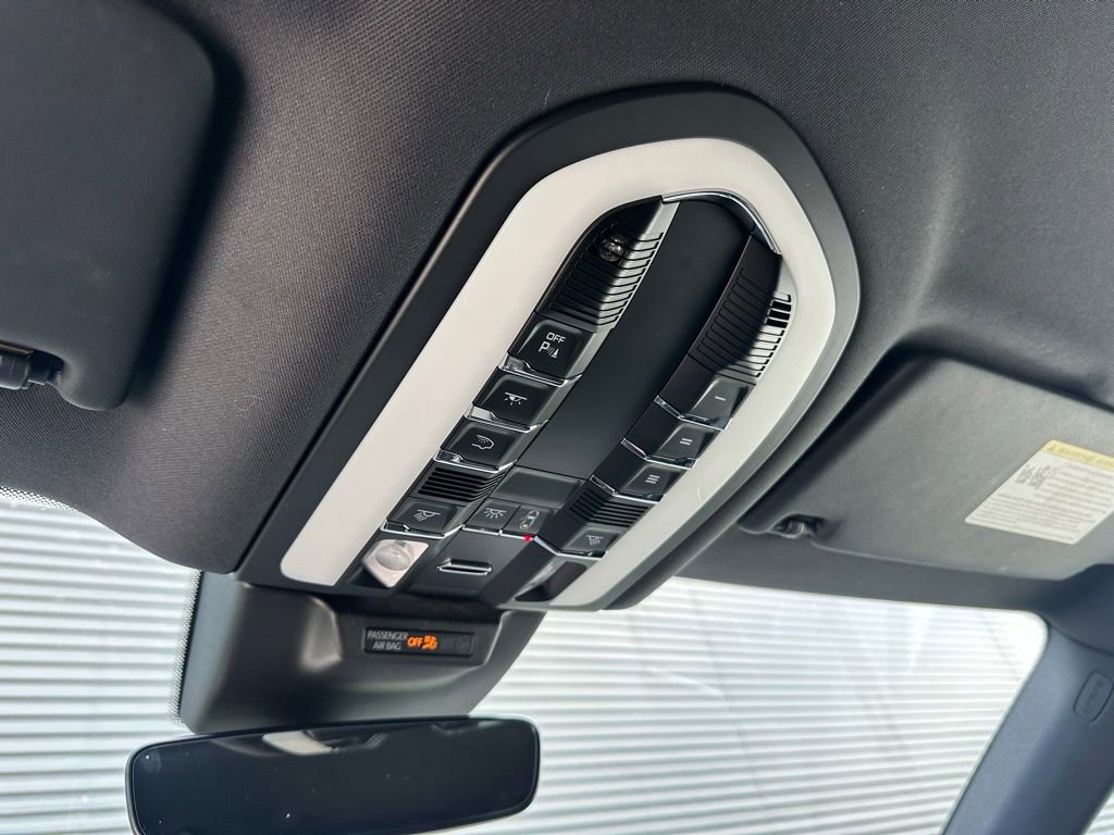 Certified 2023 Porsche Macan Turbo AWD/4WD image 34