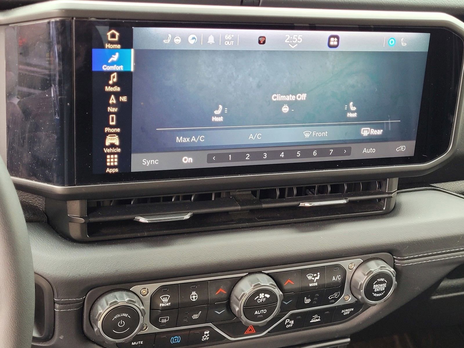 Used 2024 Jeep Wrangler High Altitude AWD/4WD image 23