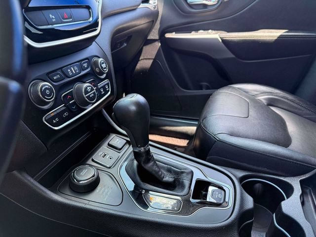 Used 2019 Jeep Cherokee Limited AWD/4WD image 31