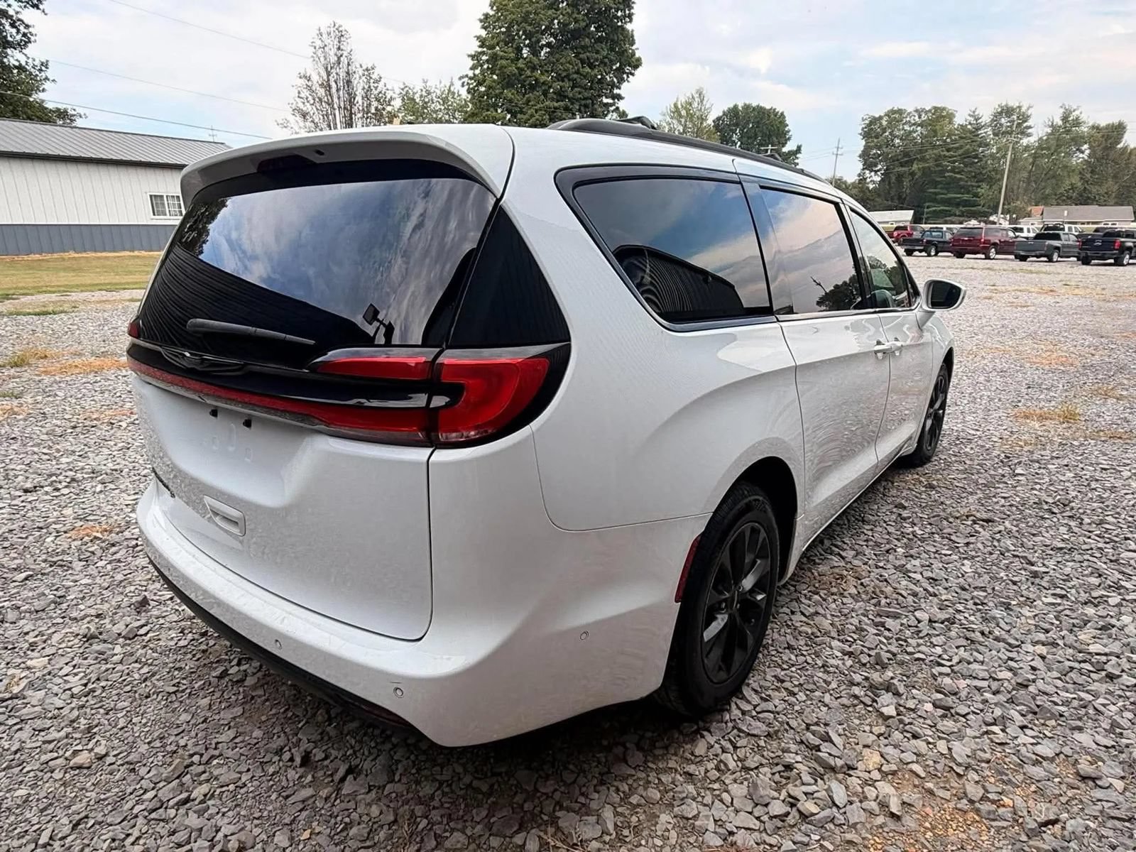 Used 2021 Chrysler Pacifica Touring-L w/ Premium & Safety Sphere Group FWD image 5