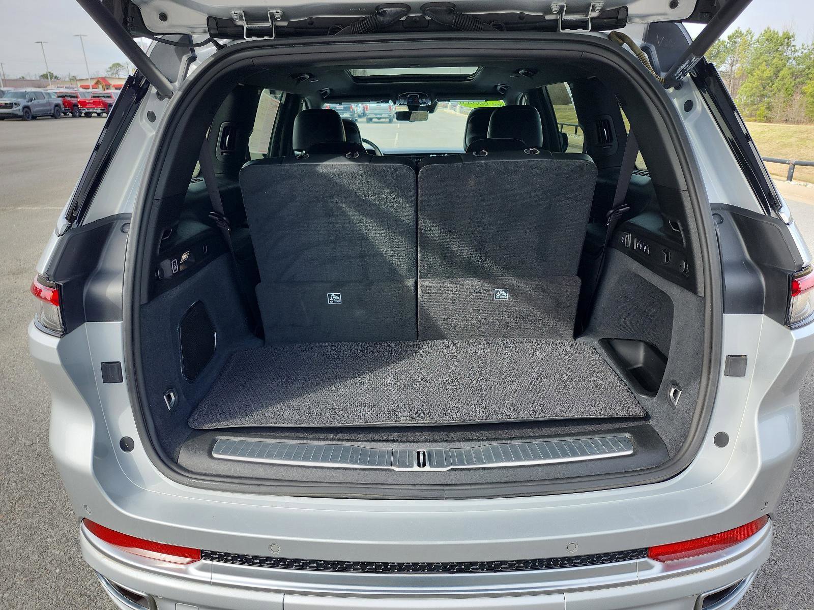 Used 2023 Jeep Grand Cherokee L Summit w/ Advanced Protech Group IV image 12