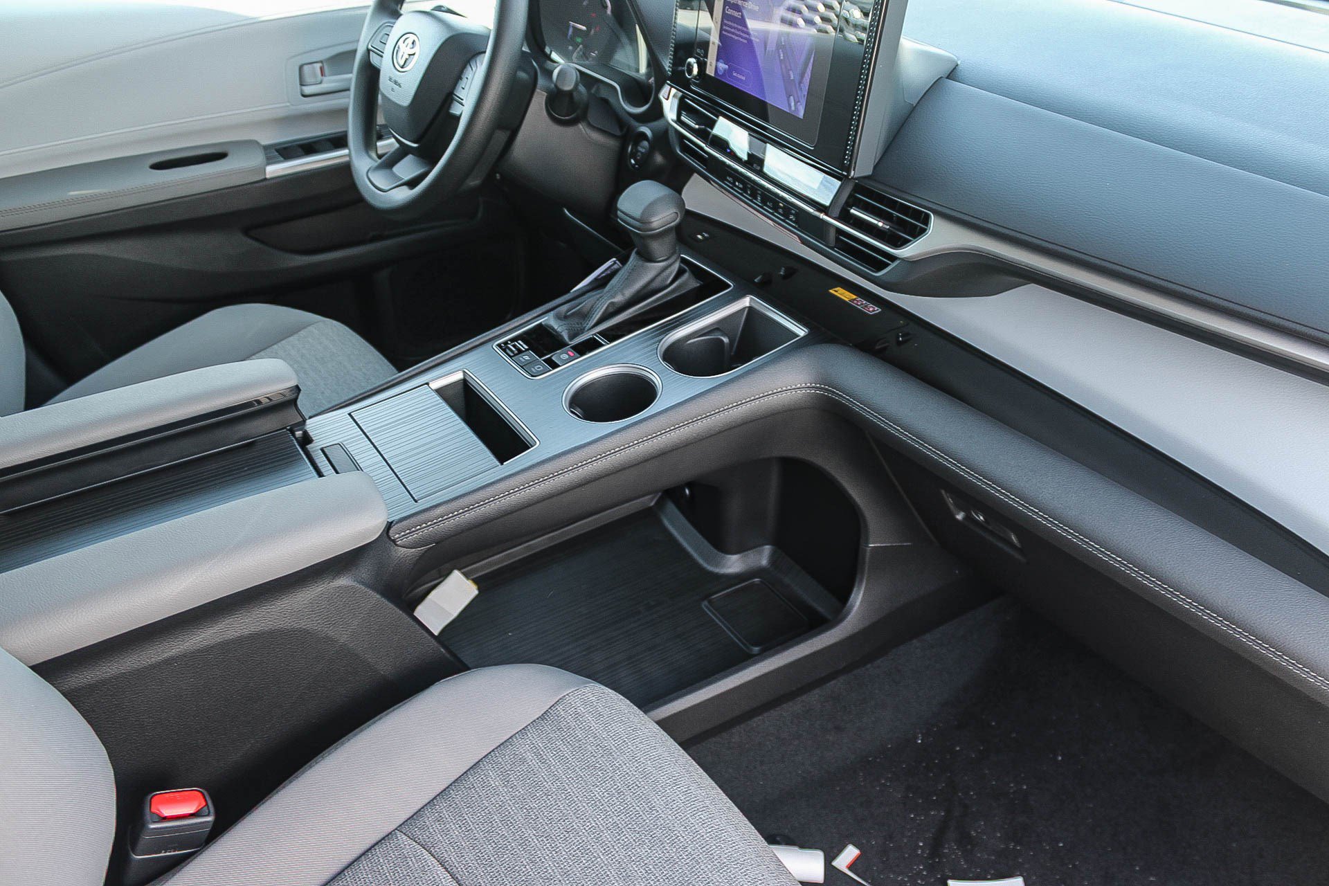 New 2026 Toyota Sienna LE image 18