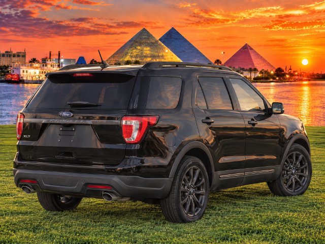 Used 2018 Ford Explorer XLT w/ Equipment Group 202A FWD image 6