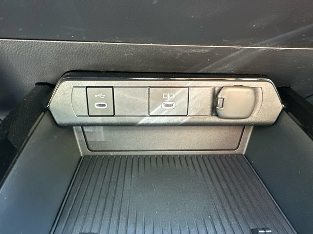 New 2026 Toyota Prius Plug-In Hybrid FWD image 33