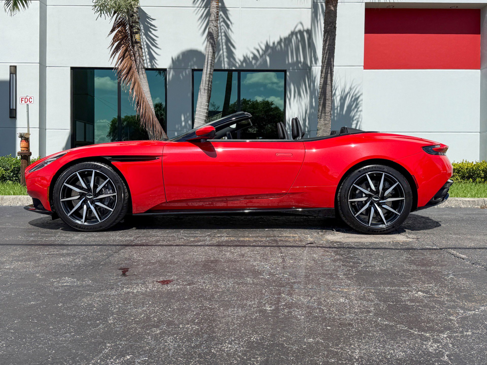Used 2020 Aston Martin DB11 Volante RWD image 11
