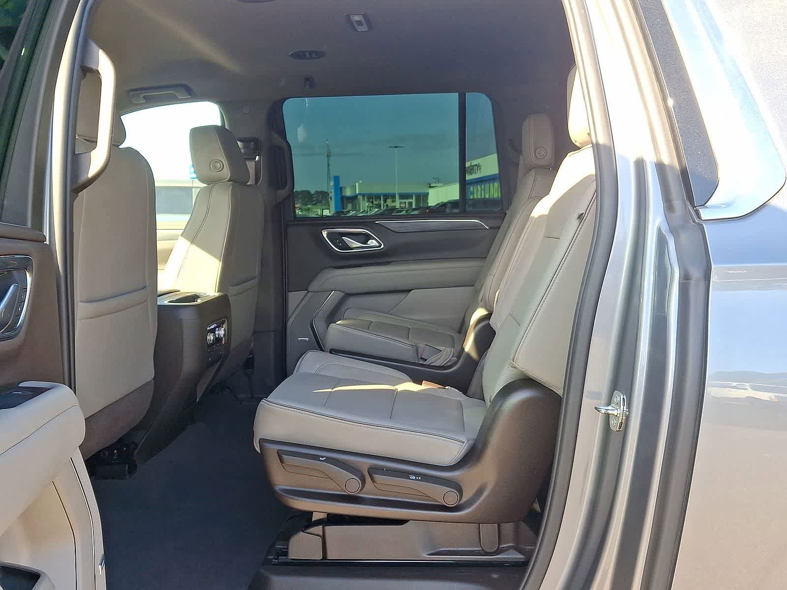Used 2022 GMC Yukon XL SLT w/ SLT Luxury Package image 31