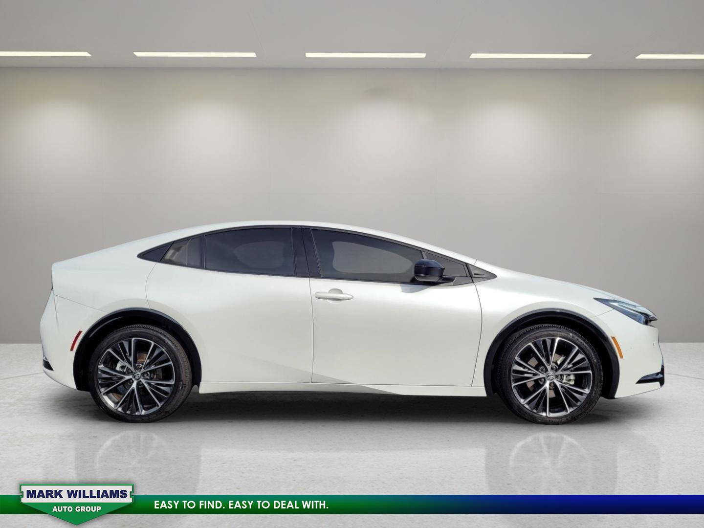 Used 2025 Toyota Prius XLE image 2