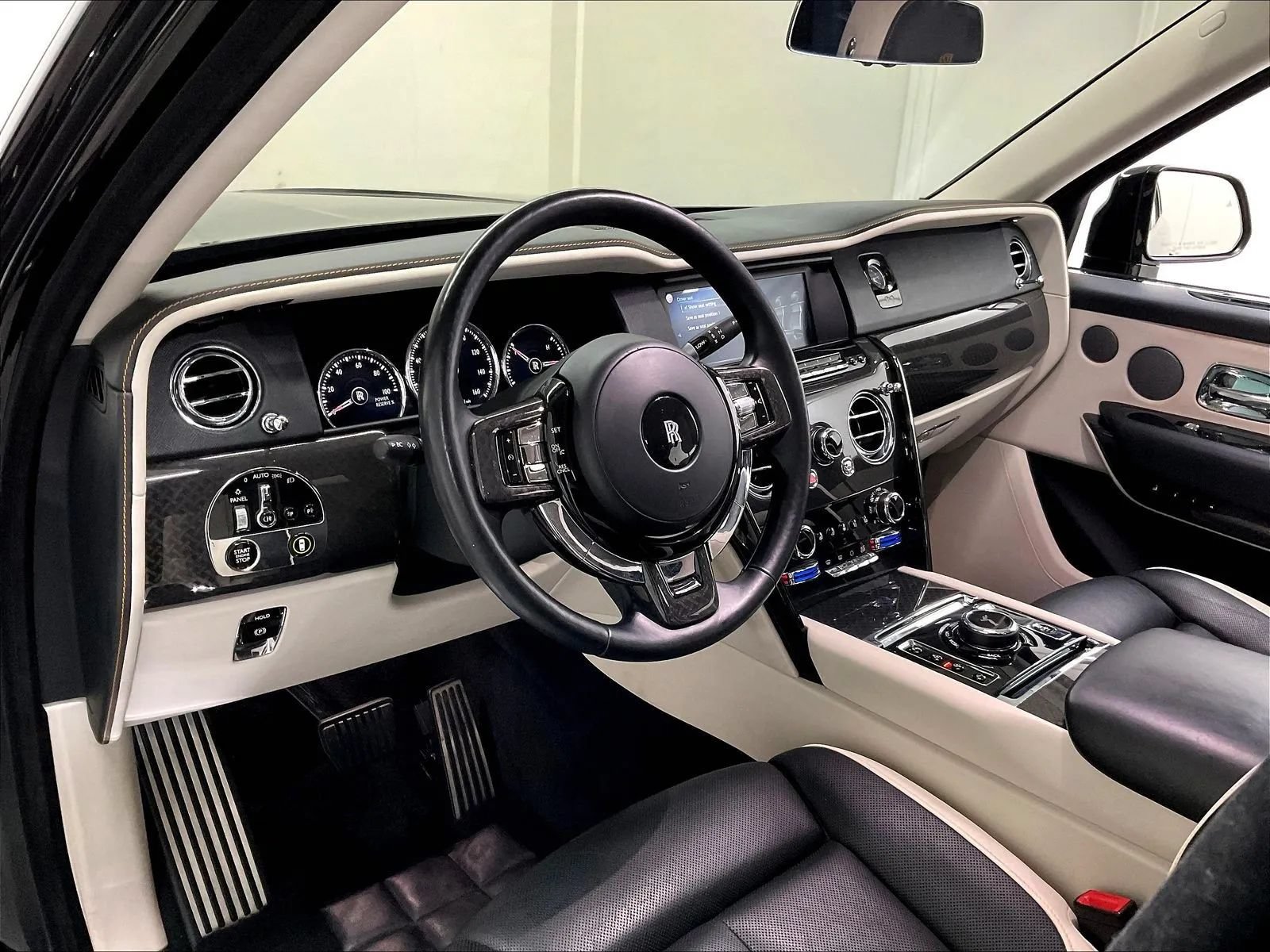 Used 2021 Rolls-Royce Cullinan Black Badge AWD/4WD image 10