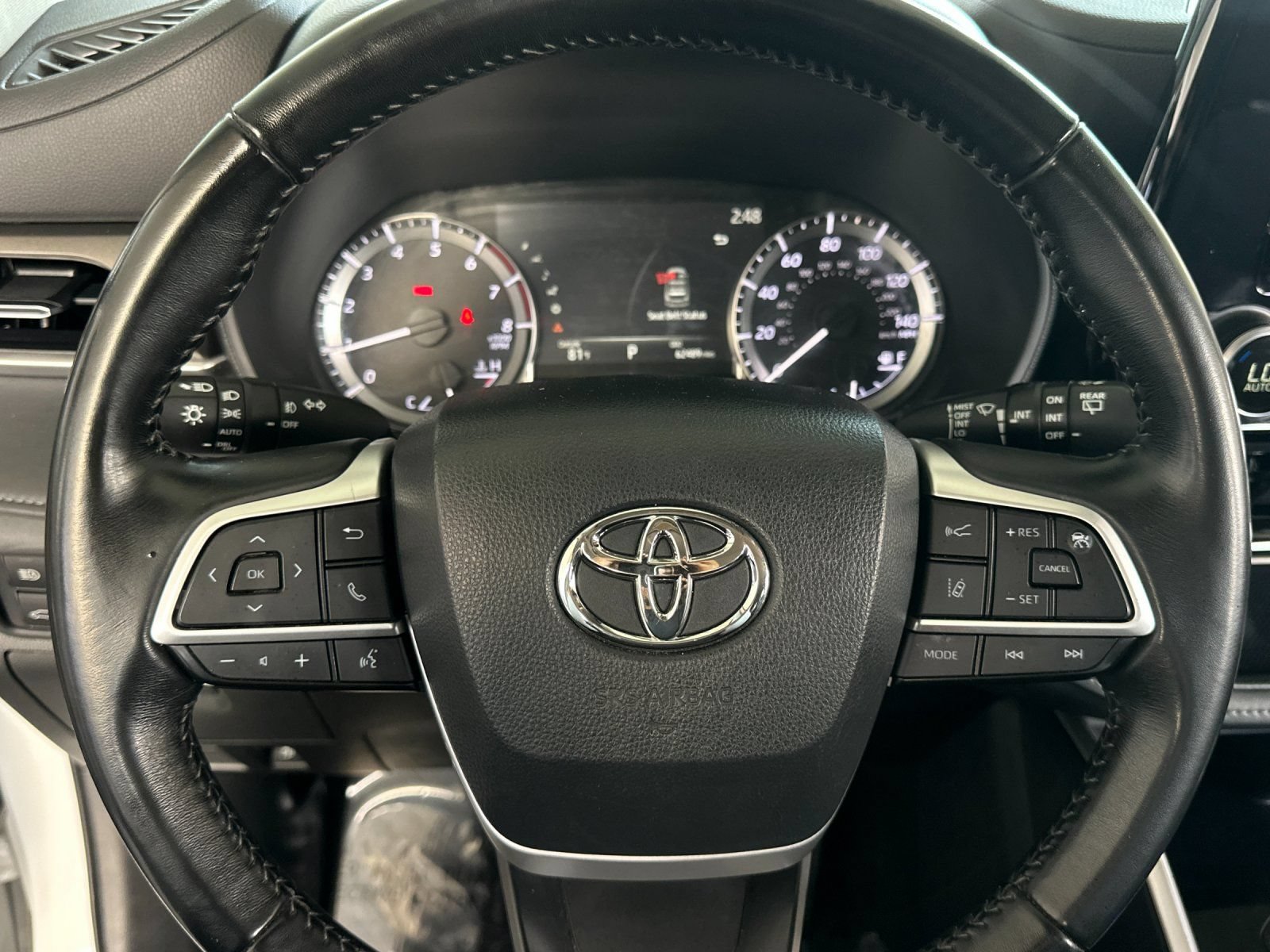 Used 2023 Toyota Highlander LE FWD image 22