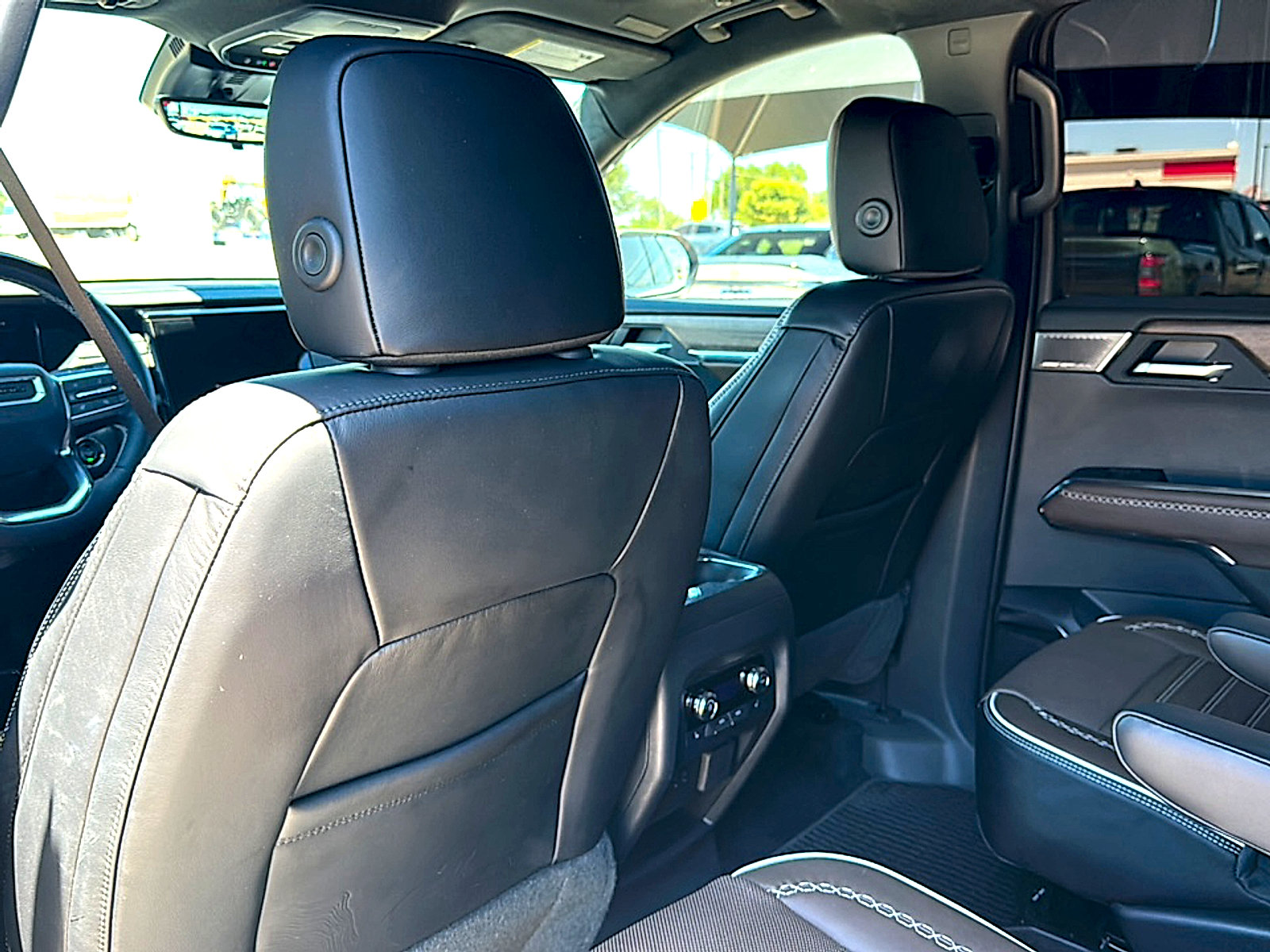 Used 2026 GMC Acadia Denali Ultimate FWD image 18