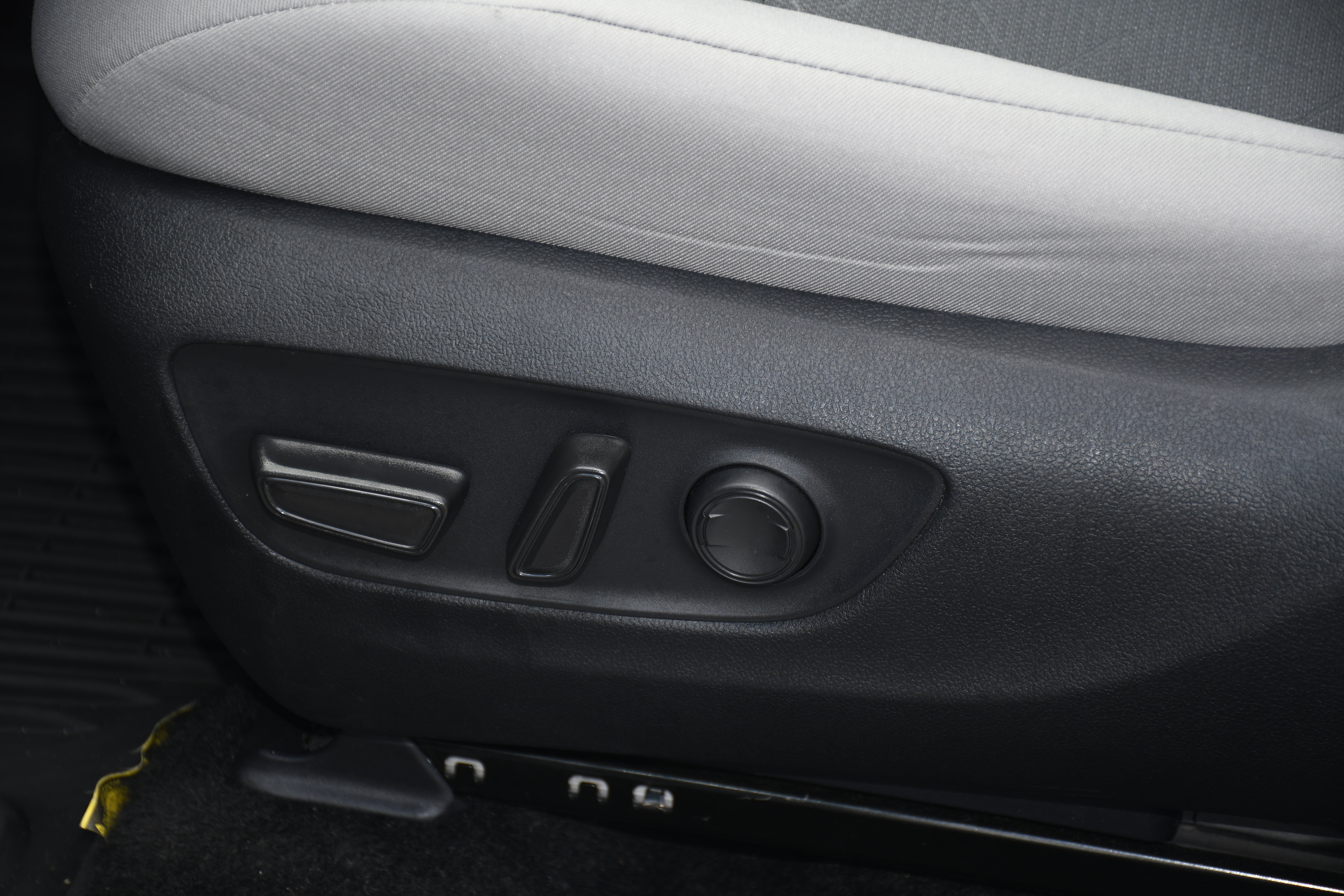 Certified 2025 Toyota RAV4 XLE FWD image 8