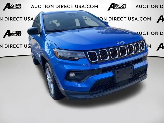 Used 2024 Jeep Compass Latitude AWD/4WD image 3