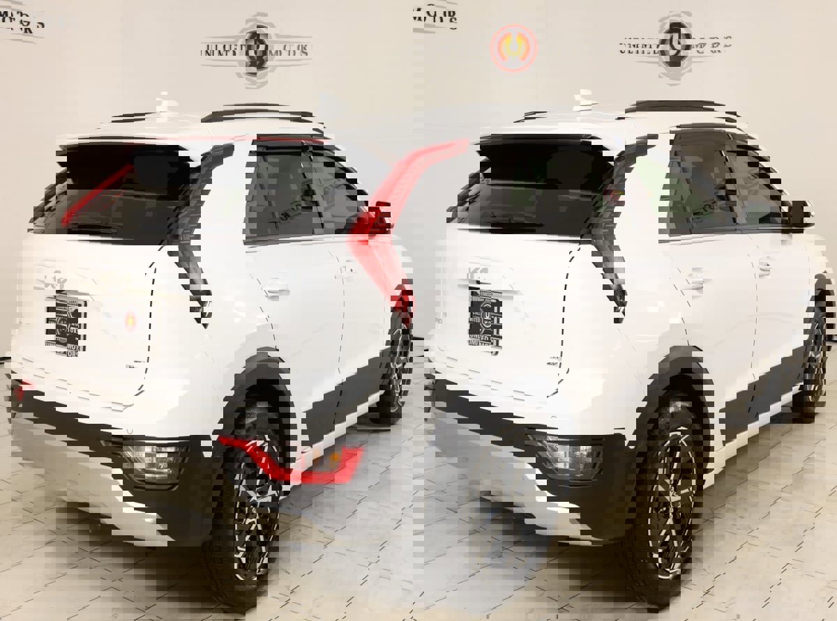 Used 2024 Kia Niro EX image 3