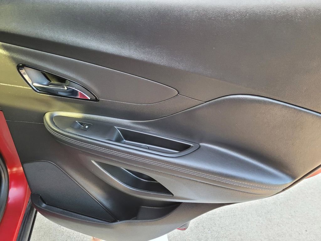 Used 2018 Buick Encore Essence image 11