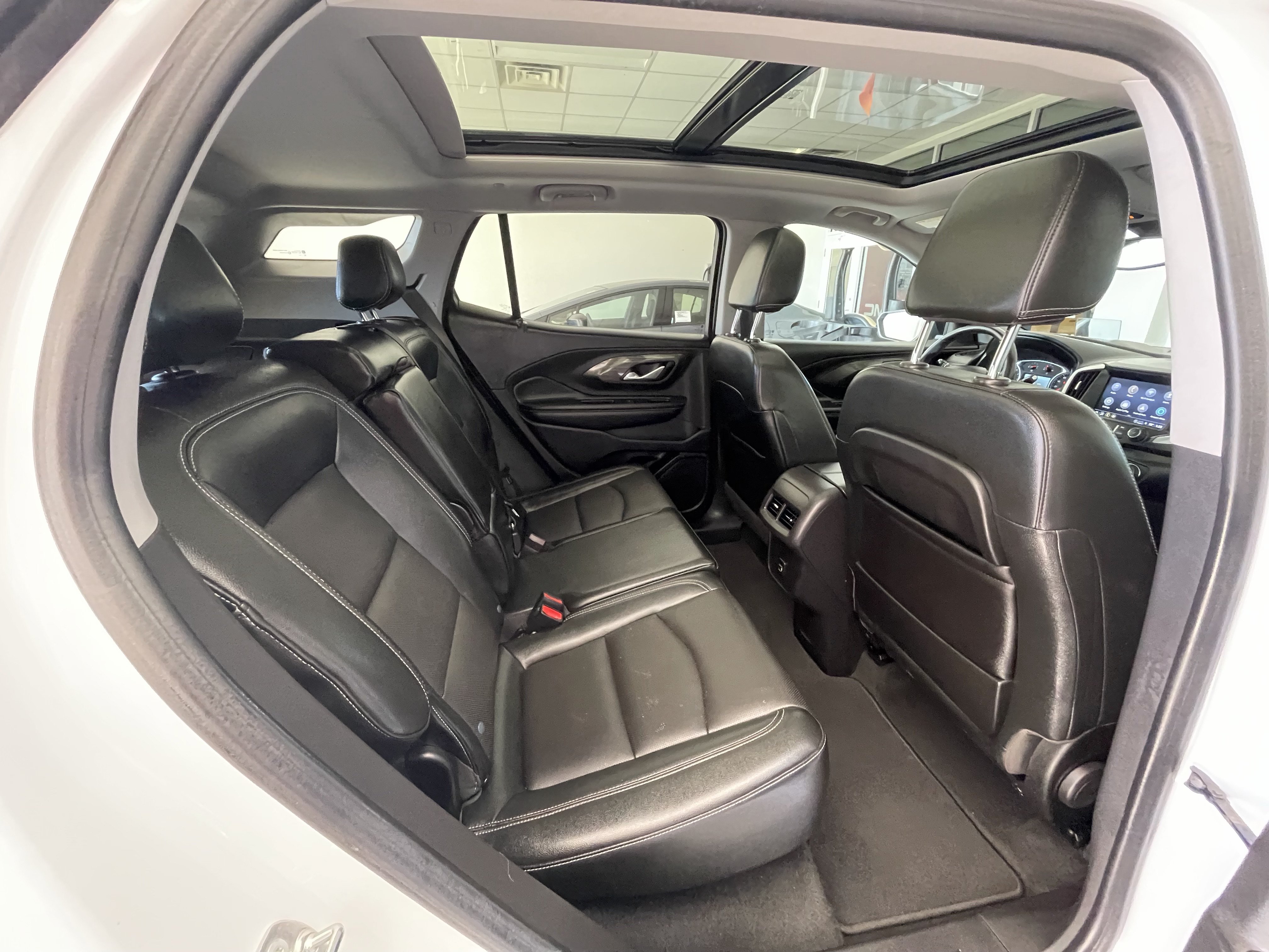 Certified 2024 GMC Terrain SLT w/ Tech Package FWD image 15