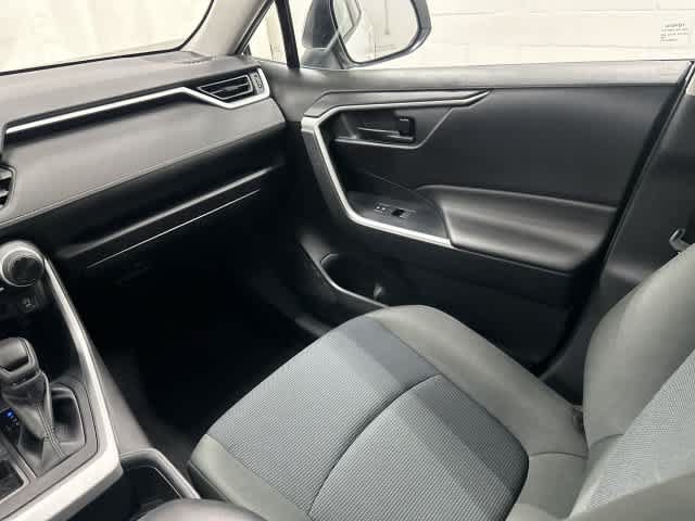 Used 2022 Toyota RAV4 LE AWD/4WD image 13