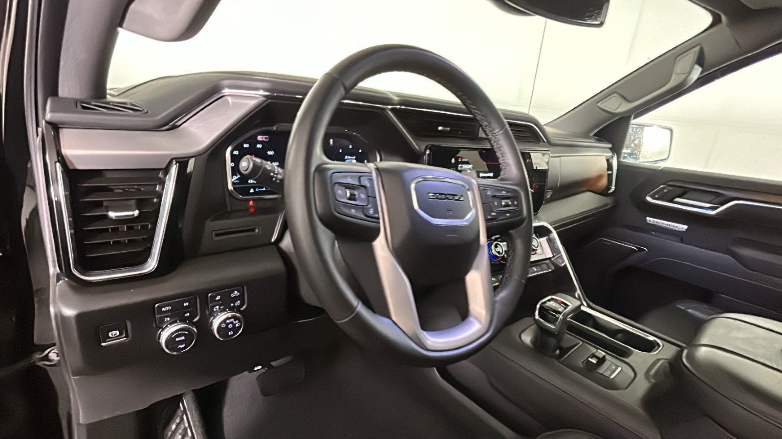 Used 2025 GMC Sierra 1500 Denali AWD/4WD image 17