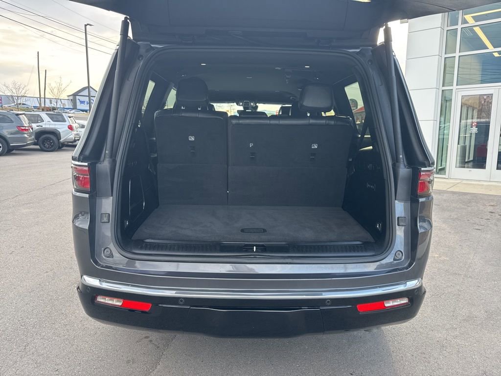 Used 2022 Jeep Wagoneer Series III w/ Flexible Seating Group image 29
