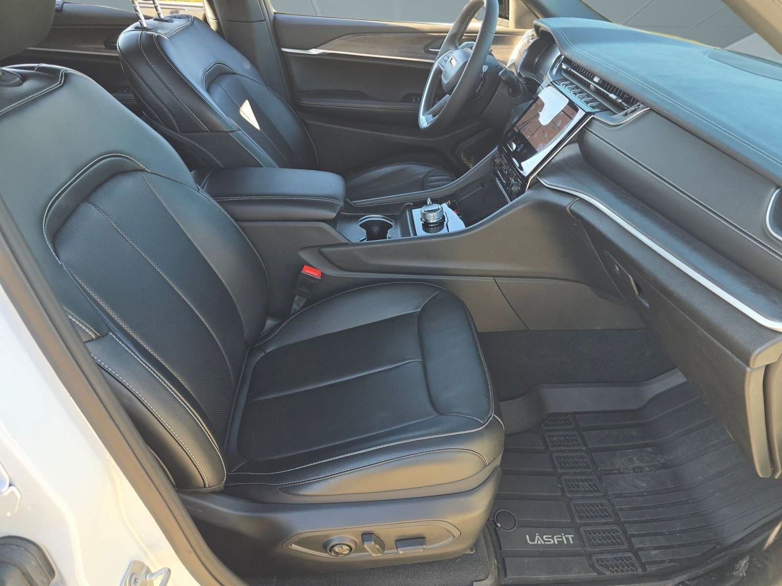 Used 2025 Jeep Grand Cherokee L Limited w/ Luxury Tech Group II image 31