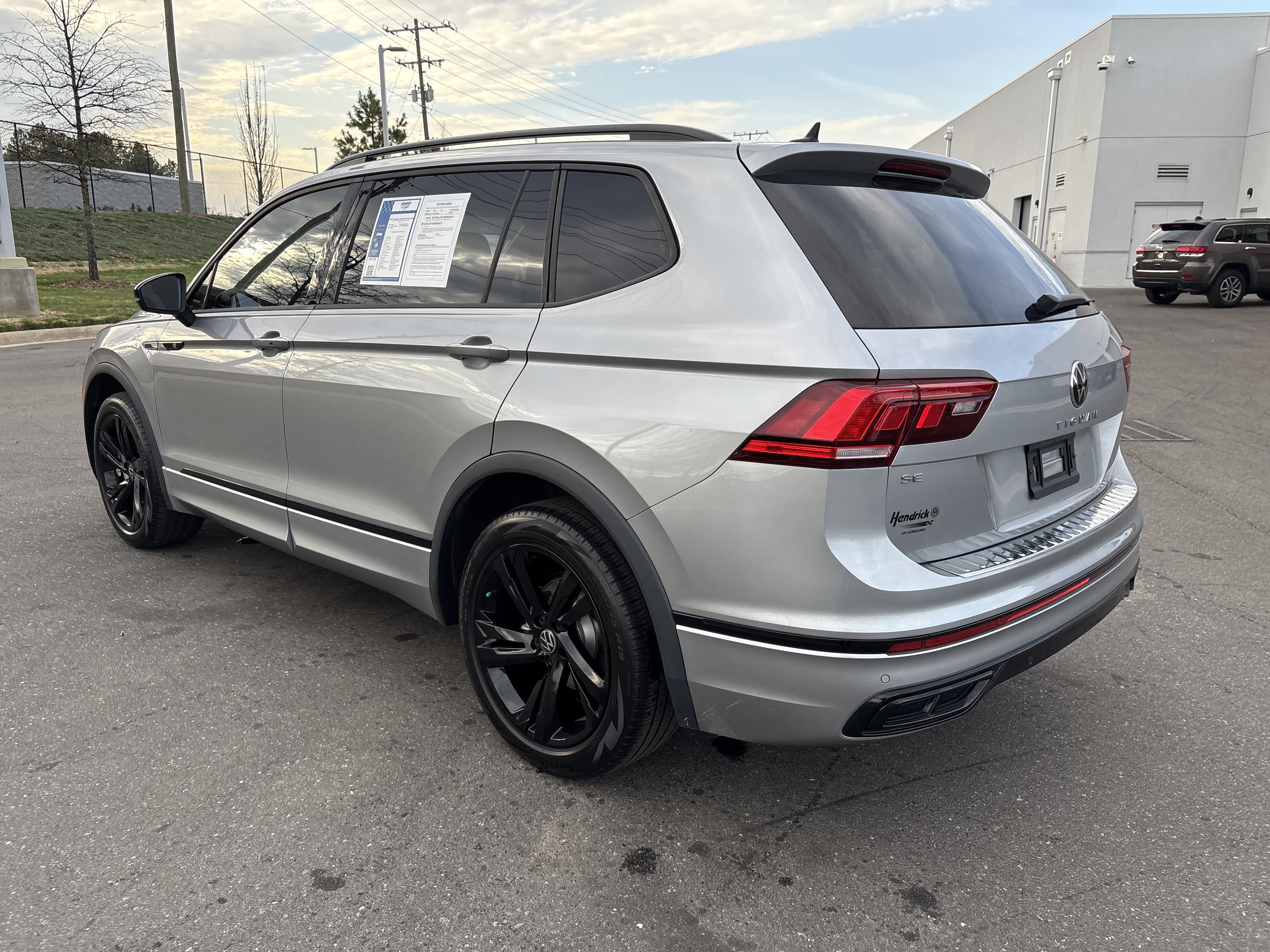 Used 2023 Volkswagen Tiguan SE R-Line image 7