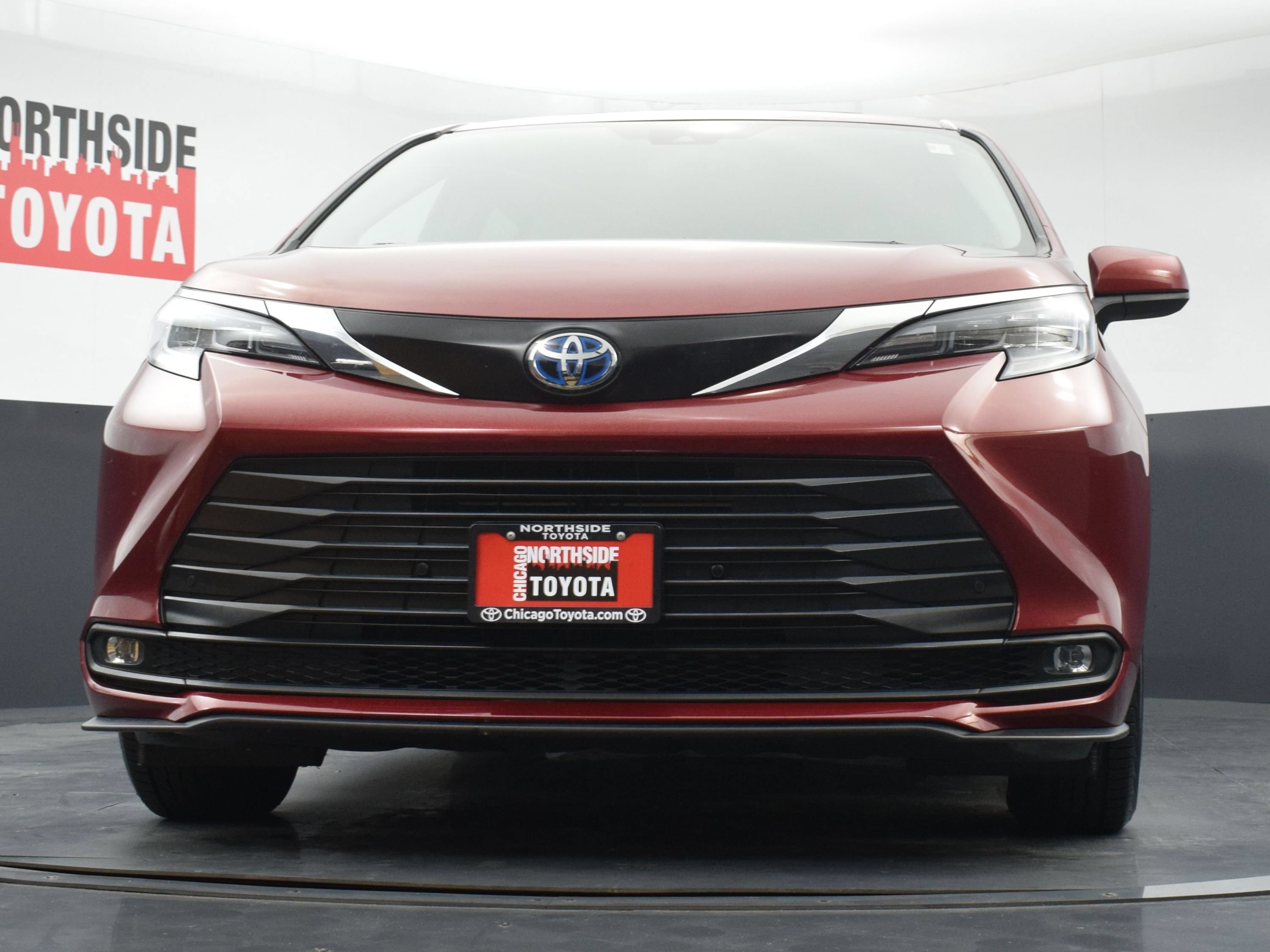 Used 2025 Toyota Sienna XLE FWD image 34
