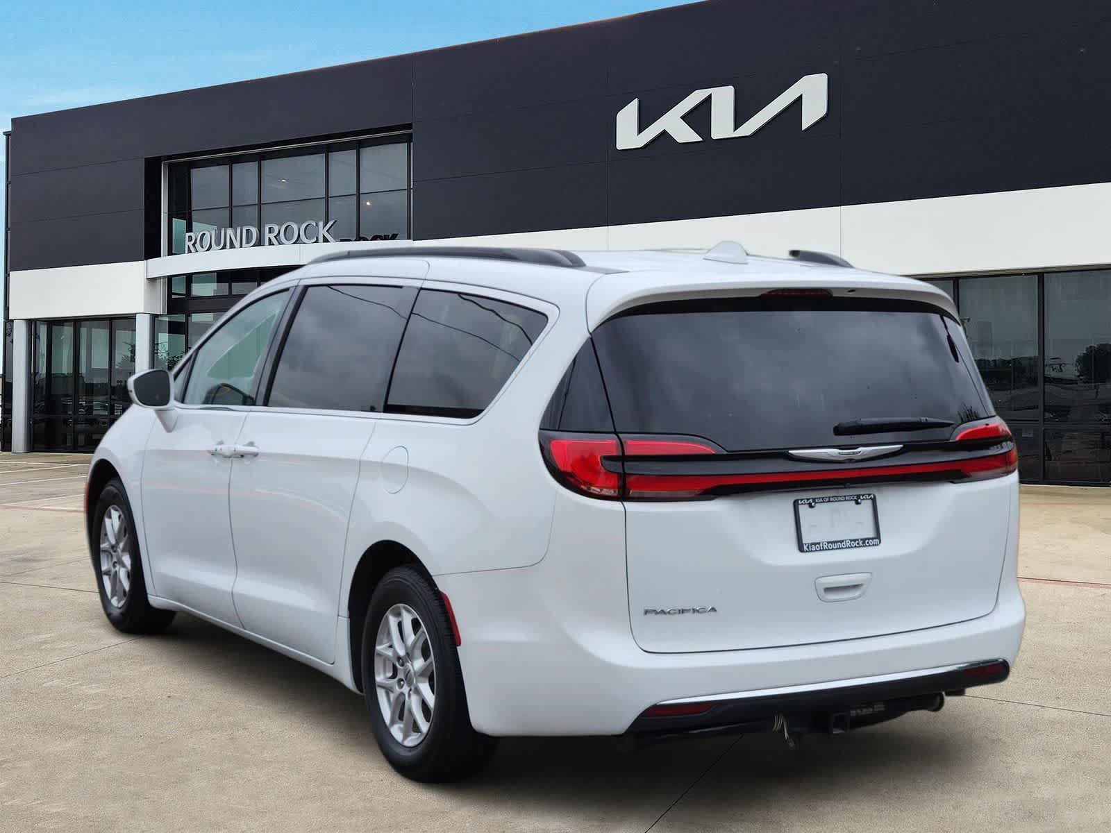 Used 2022 Chrysler Pacifica Touring-L FWD image 5