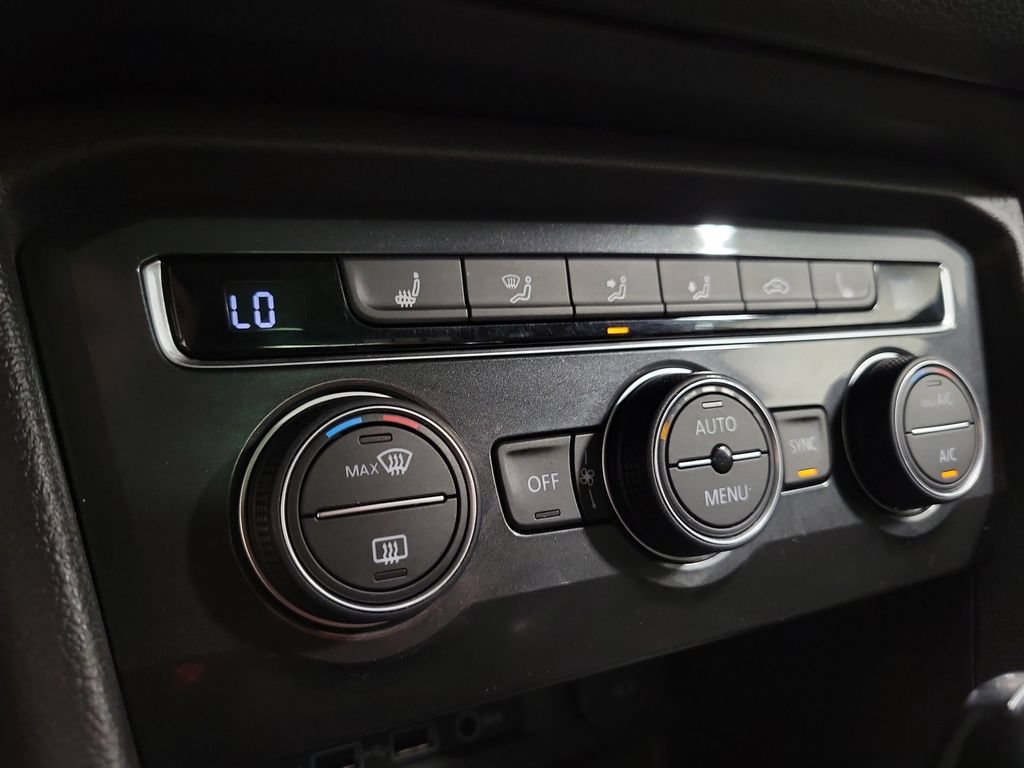 Used 2019 Volkswagen Tiguan SE w/ Panoramic Sunroof Package FWD image 19