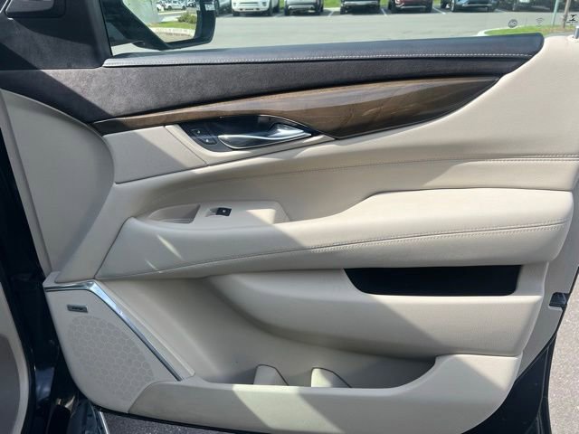 Used 2020 Cadillac Escalade Luxury w/ LPO, Radiant Package AWD/4WD image 10