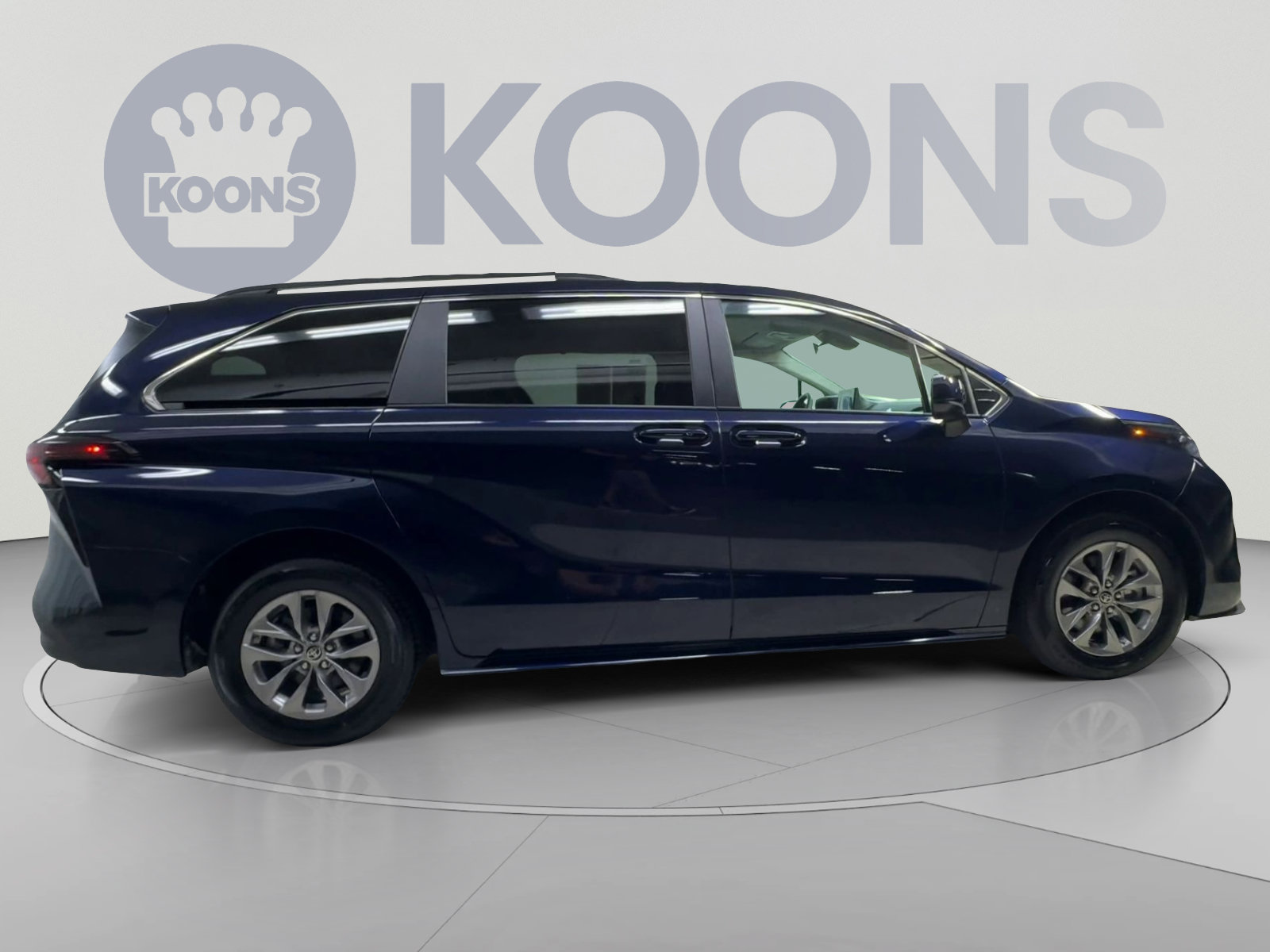 Used 2025 Toyota Sienna LE AWD/4WD image 12