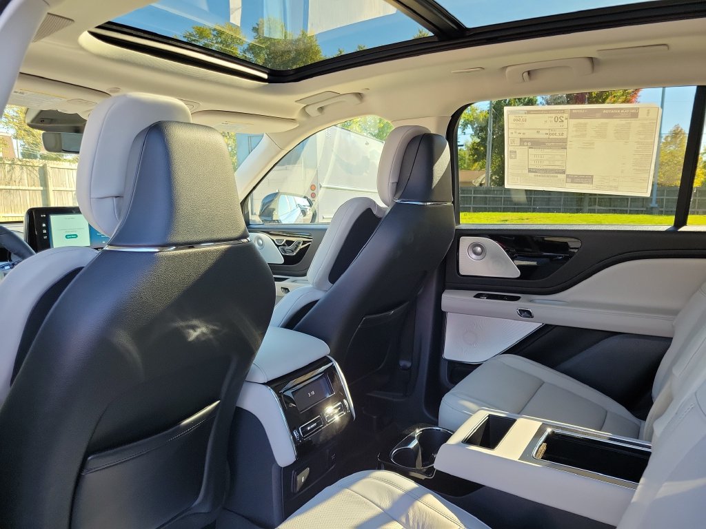 New 2027 Lincoln Aviator Reserve AWD/4WD image 16