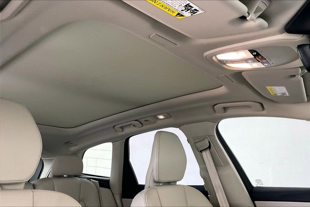 Certified 2023 Volvo XC60 B5 Plus w/ Protection Package Premier image 23