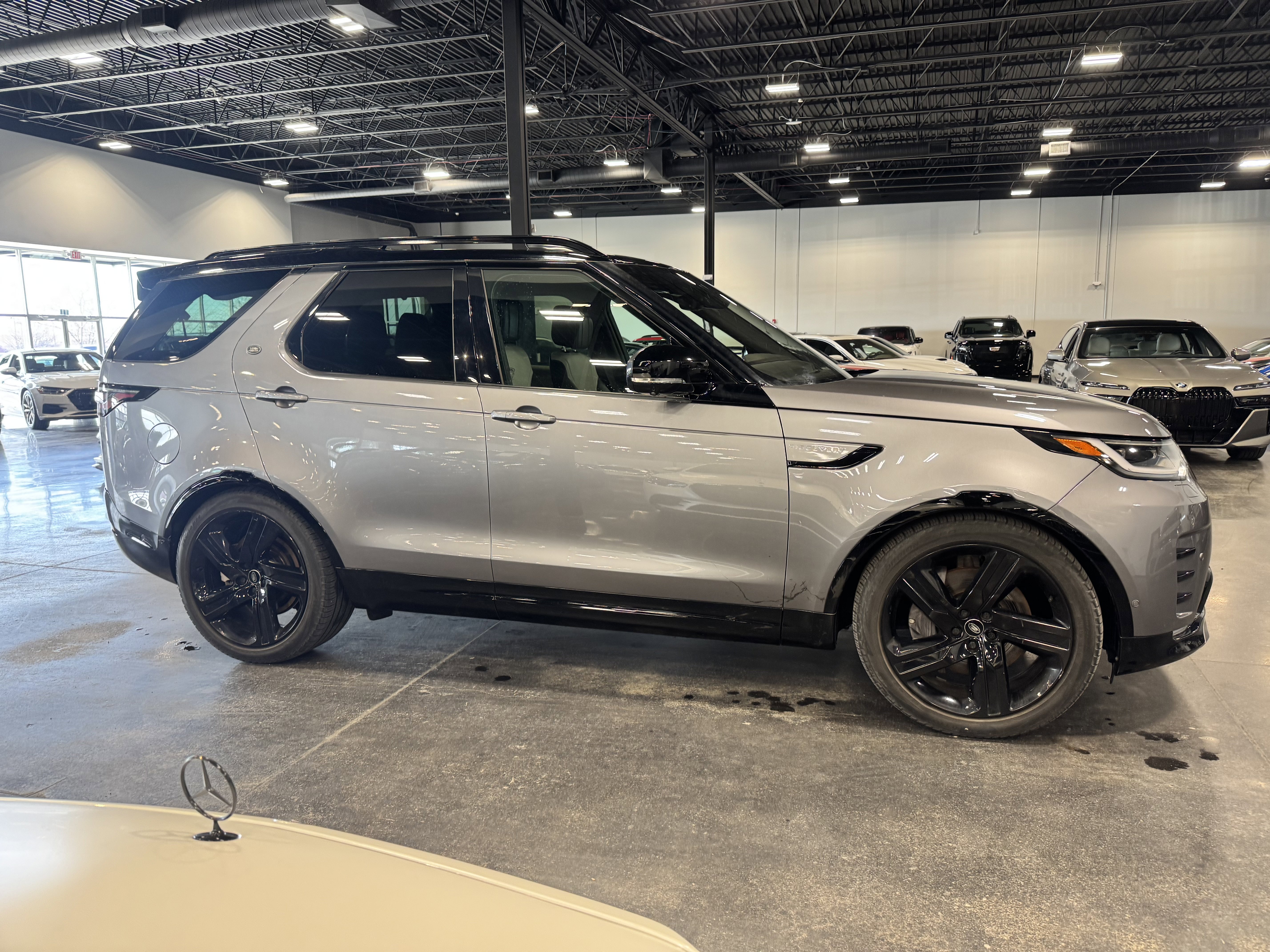 Used 2023 Land Rover Discovery S R-Dynamic image 20