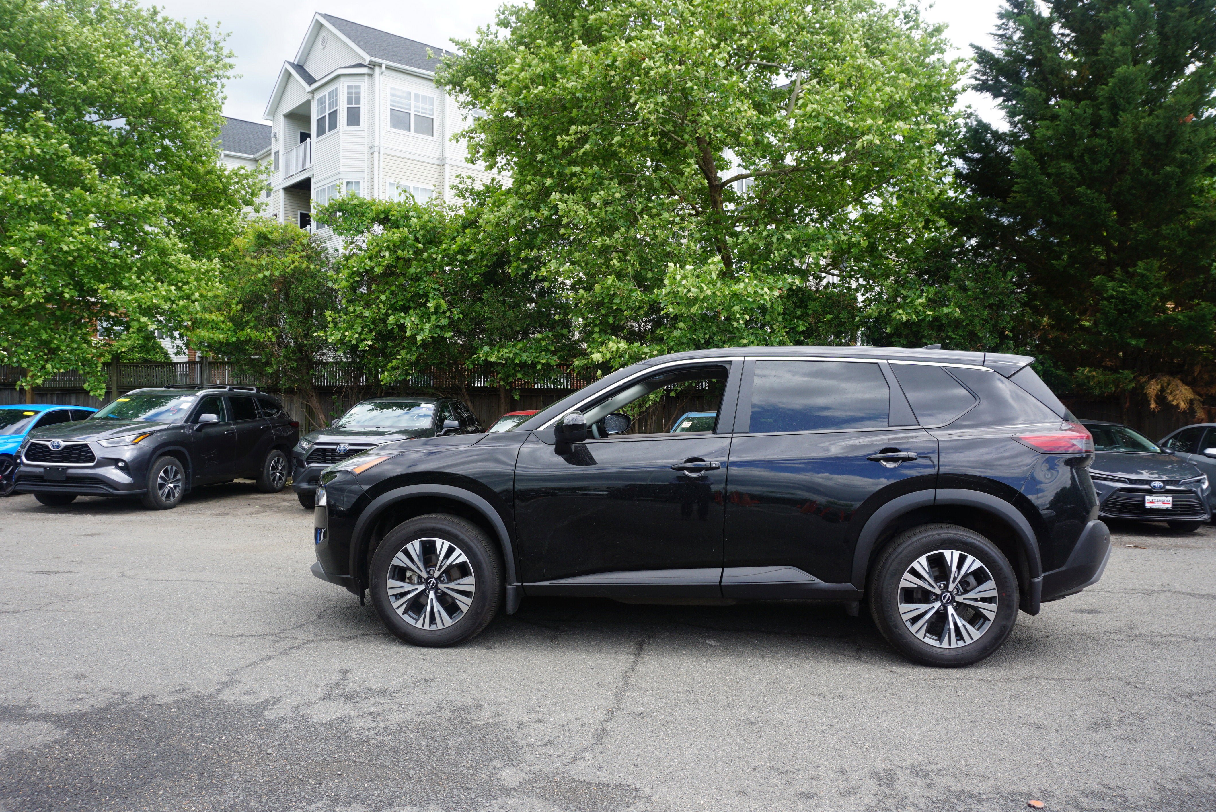 Used 2023 Nissan Rogue SV AWD/4WD image 5