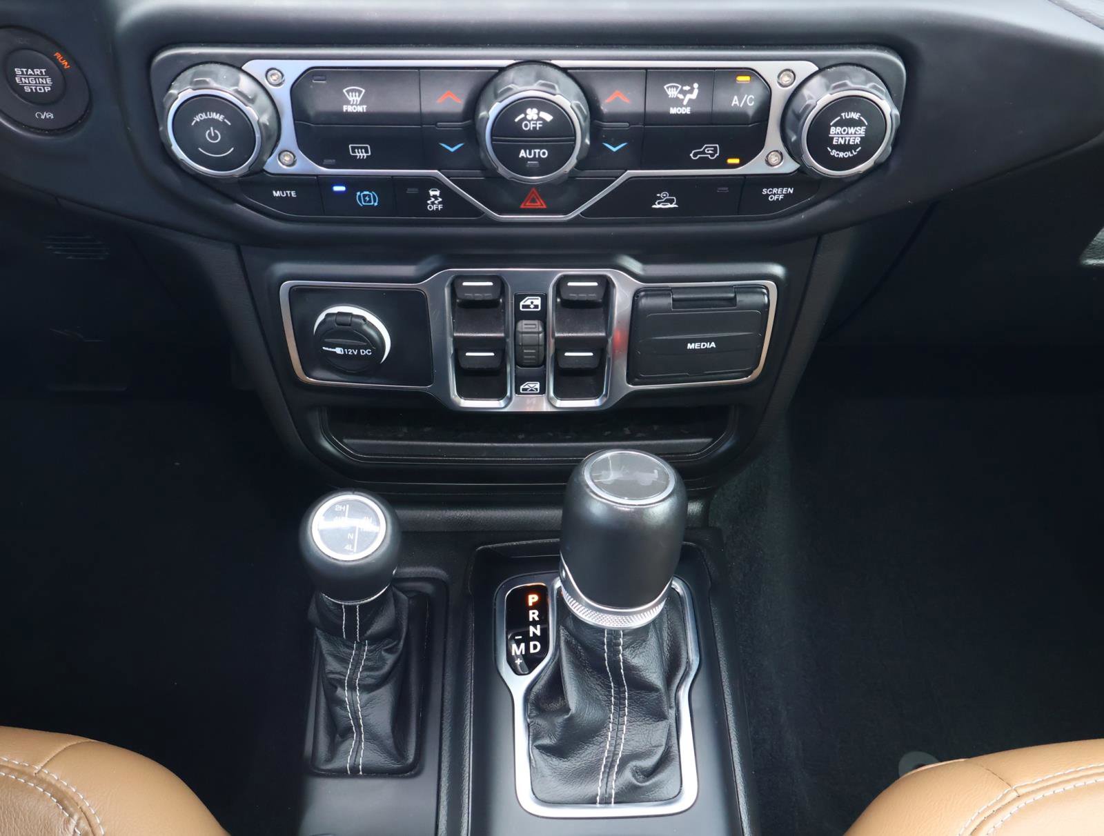 Used 2023 Jeep Wrangler Unlimited Sahara AWD/4WD image 26