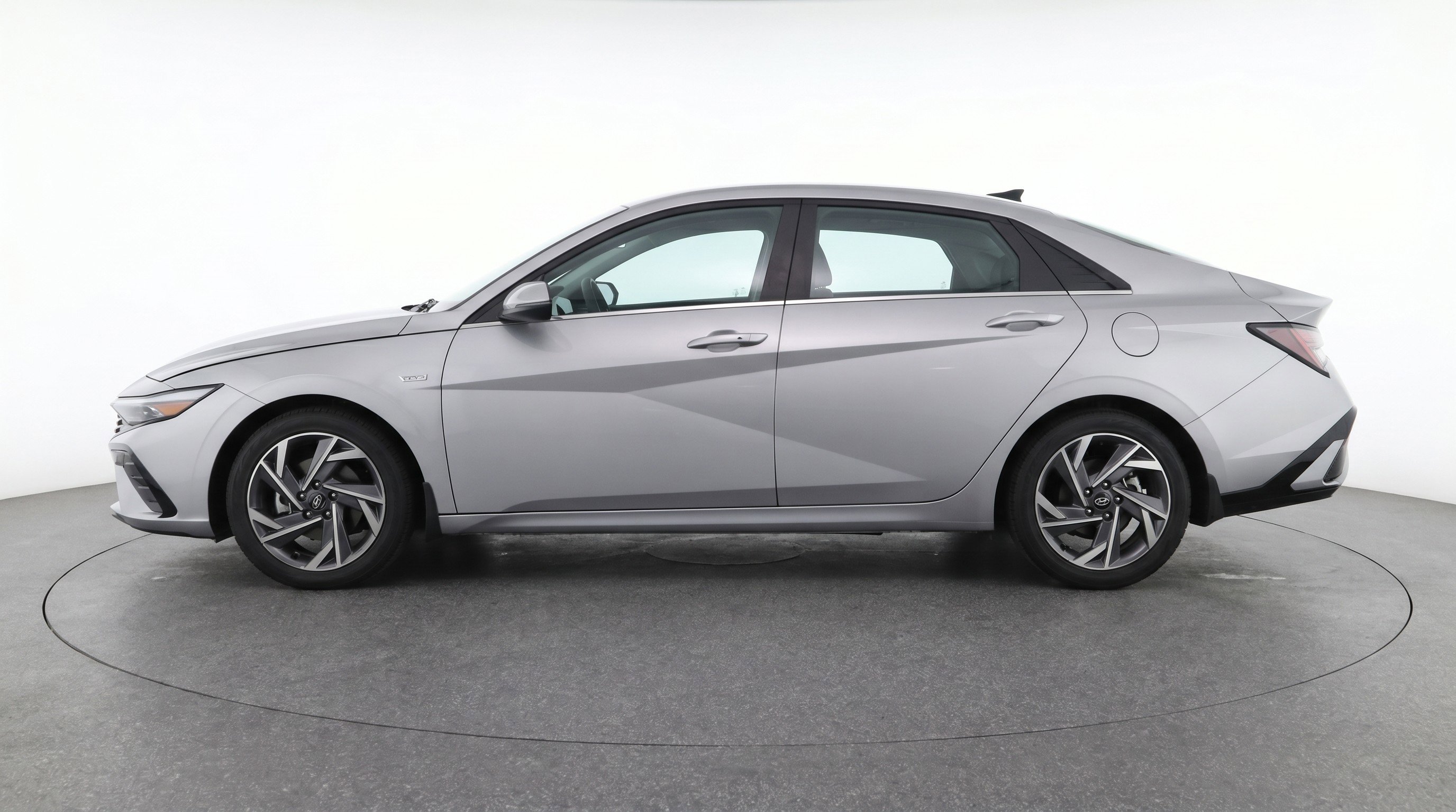 Used 2025 Hyundai Elantra SEL FWD image 5