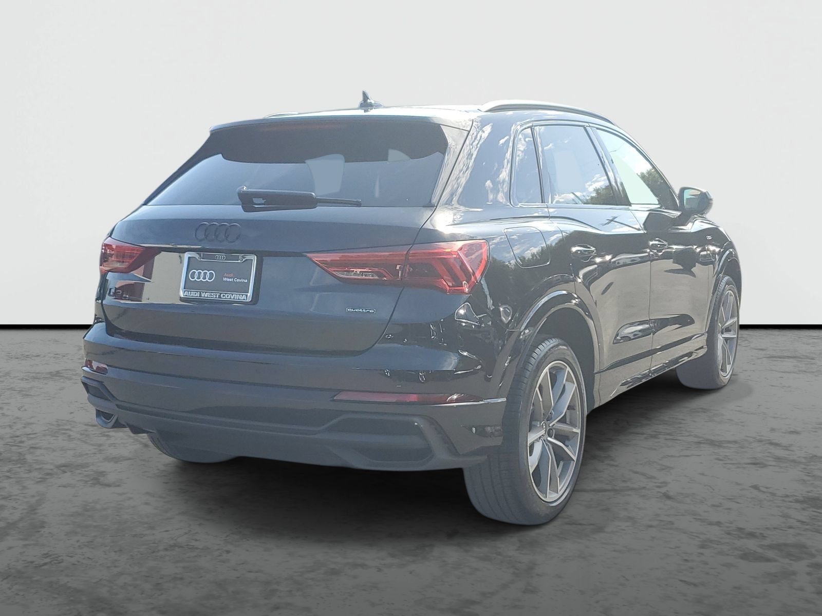 Used 2025 Audi Q3 2.0T Premium w/ Convenience Package AWD/4WD image 4