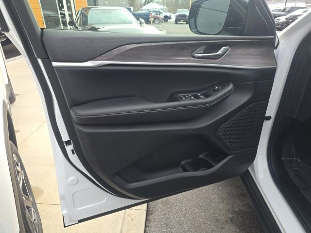 New 2026 Jeep Grand Cherokee Laredo image 10