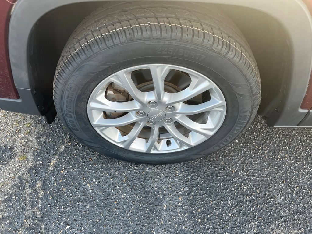 Used 2019 Jeep Cherokee Latitude w/ Popular Appearance Group FWD image 39