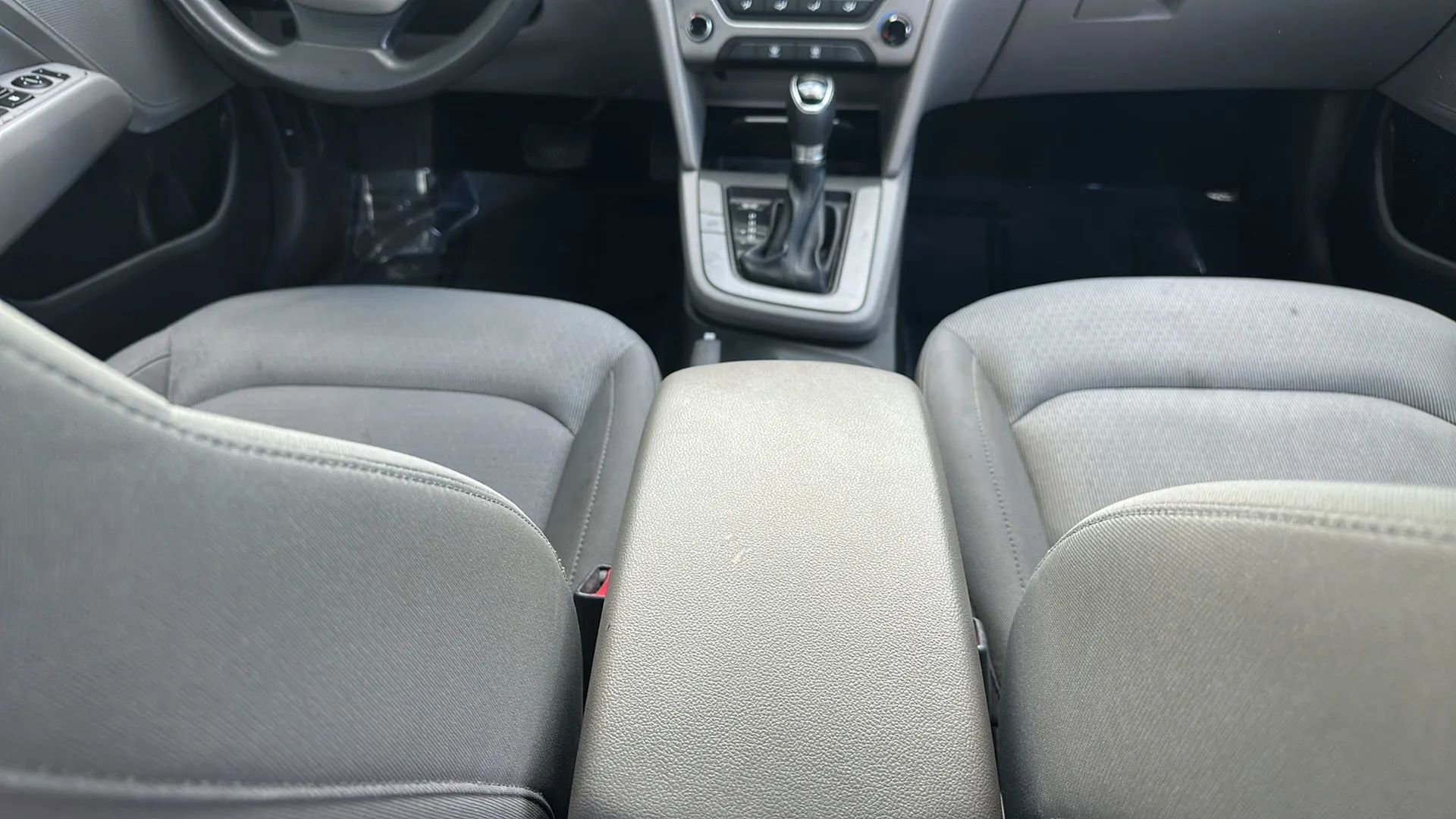 Used 2017 Hyundai Elantra SE FWD image 28