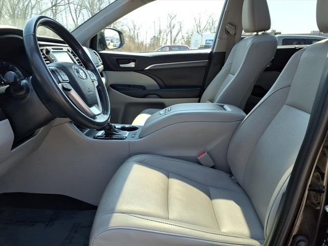 Certified 2019 Toyota Highlander Limited Platinum image 16