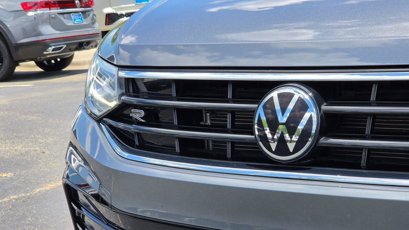 Certified 2024 Volkswagen Tiguan SE R-Line FWD image 9