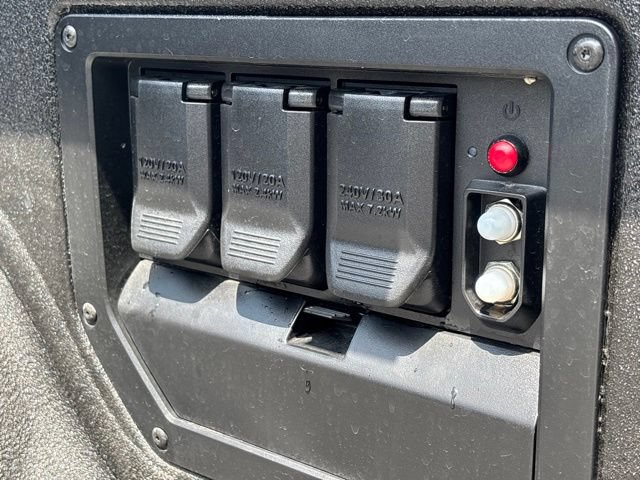 Certified 2025 Chevrolet Silverado EV RST AWD/4WD image 26