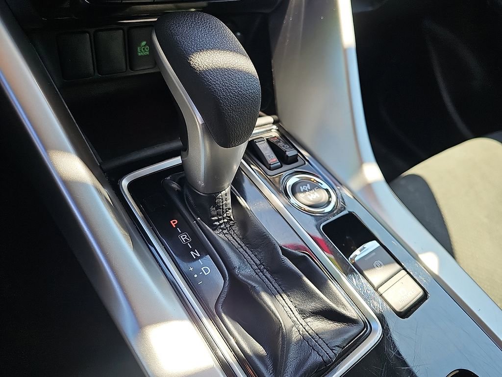 Used 2025 Mitsubishi Eclipse Cross SE image 15