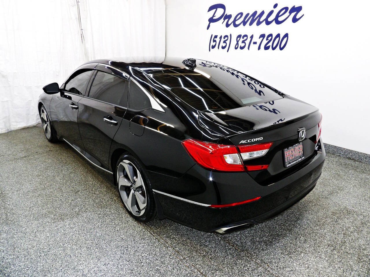 Used 2018 Honda Accord Touring image 4