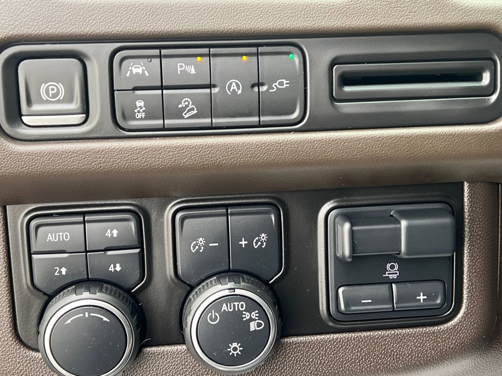 Used 2021 Chevrolet Tahoe Z71 w/ Z71 Signature Package AWD/4WD image 30